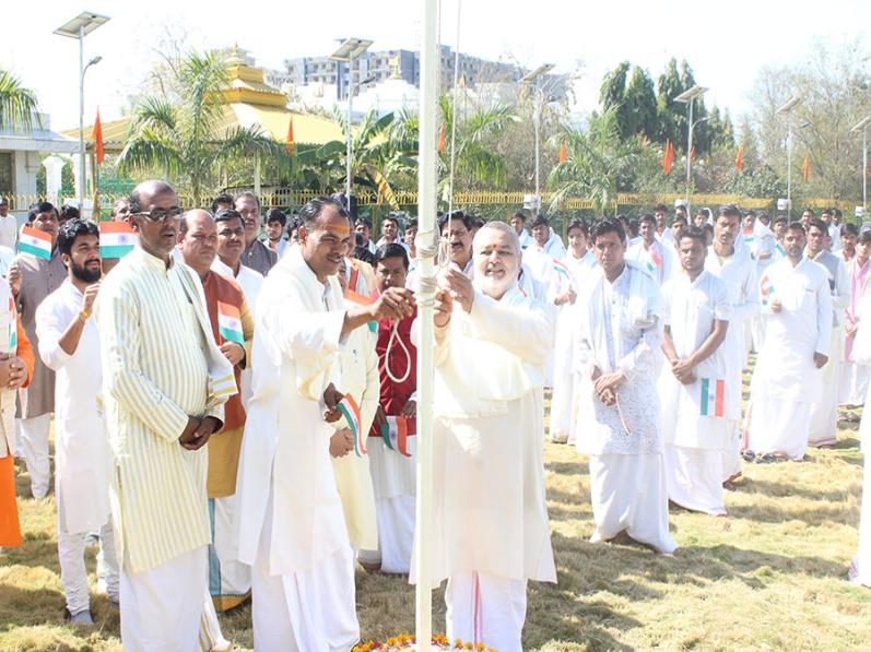 Brahmachari Girish Ji hoisted Indian Flag on Republic Day