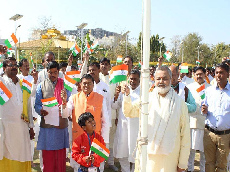 Brahmachari Shri Girish Ji has hoisted Indian Flag with Vedic Pundits and Members of Guru Dev Brahmanand Saraswati Ashram Bhopal
