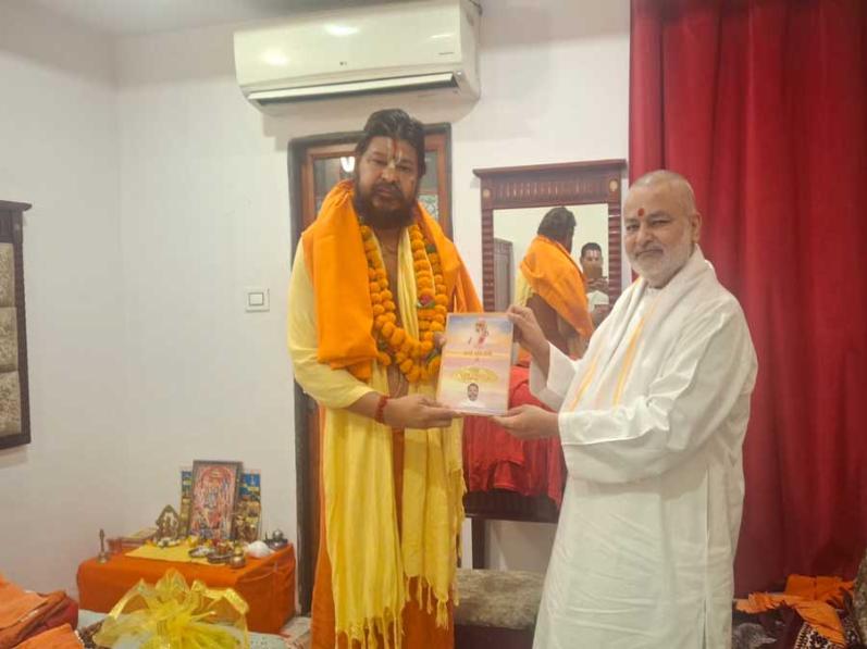 Girish Ji has met today with Swami Dr. Raghveshdas Ji Maharaj Vedanti