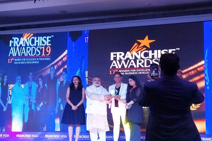 Brahmachari Girish Ji presenting awards at FRANCISE INDIA 2019 award ceremony to winners in different categogries, New Delhi