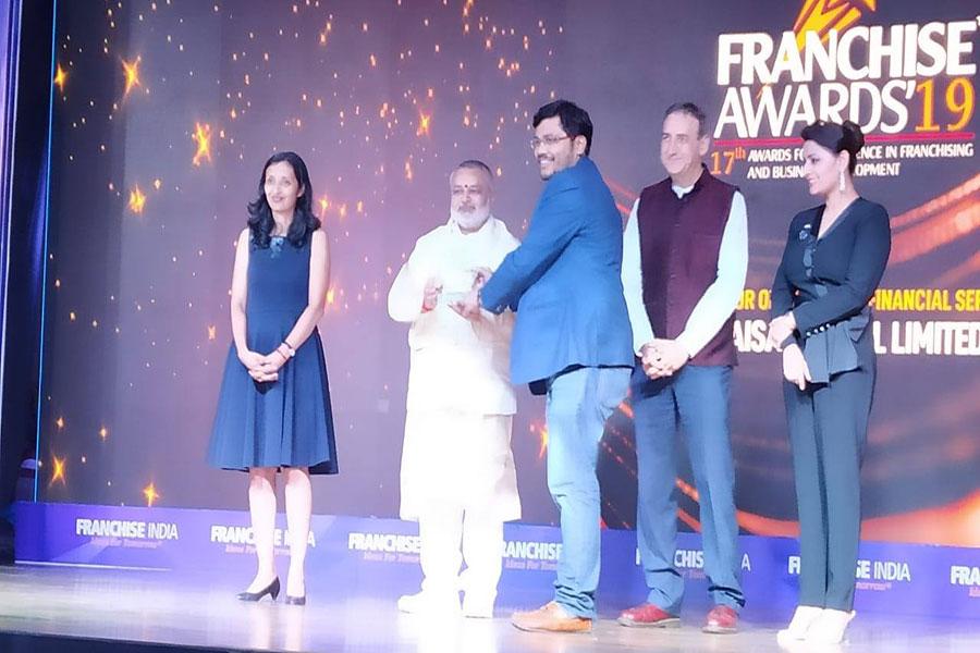 Brahmachari Girish Ji presenting awards at FRANCISE INDIA 2019 award ceremony to winners in different categogries, New Delhi
