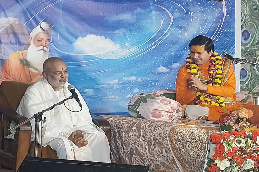 Brahmachari Girish Ji has visited with Shri Ramdev Dube and Shri Ashok Arora Sanatan Sanskar Dham, Anand Vatika, Vrindavan to attend Shrimadbhagwat Katha session being done by Dr. Acharya Shri Ramvilas Chaturvedi Ji Maharaj. Brahmachari Ji has honoured Acharya Ji with flower garland, tulsi garland, shawl and sweets.