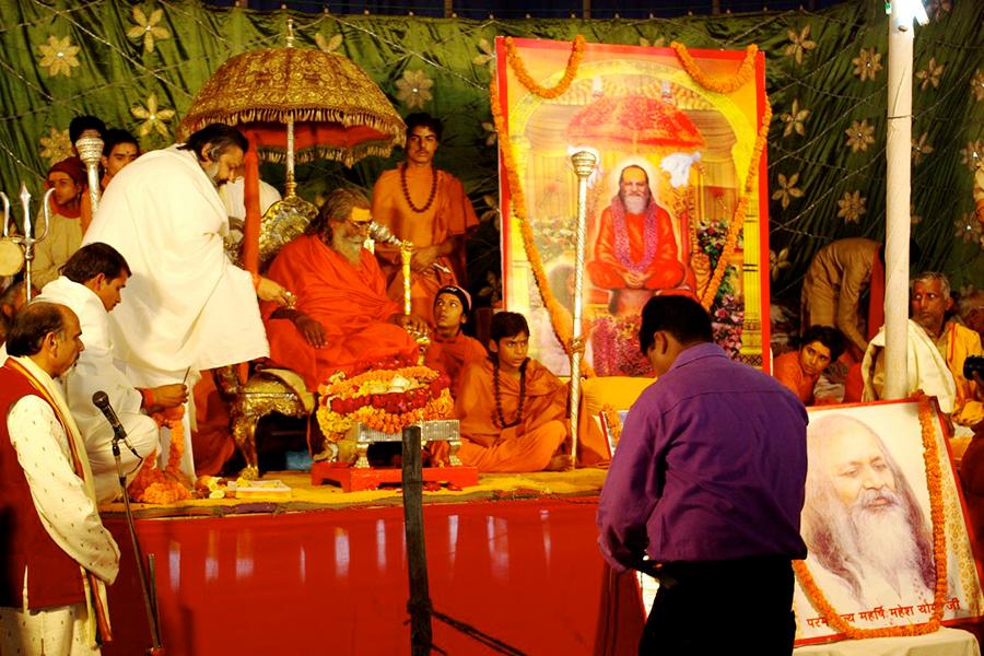 Brahmachari Girish Ji performing Shri Guru Pujan at Shankaracharya Ji's camp, Magh Mela Prayag January 2009