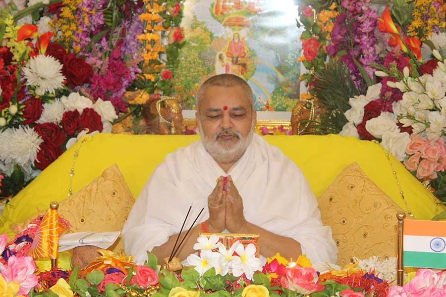 Brahmachari Girish Ji performing Guru Pujan on the auspicious occasion of Shri Gurupurnima Celebration on 5 July 2020.