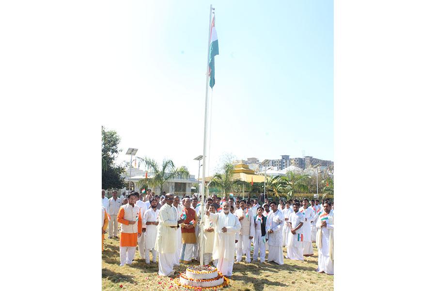Brahmachari Girish Ji has hoisted Indian Flag on the auspicious day of Republic Day of India with Maharishi Vedic Pundits at Gurudev Brahmanand Saraswati Ashram, Chhan, Bhopal.