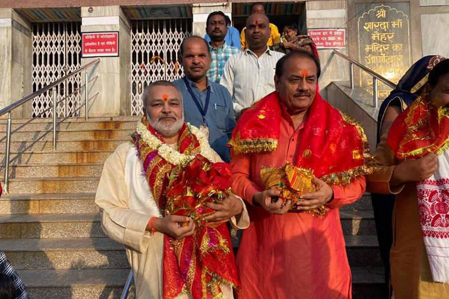 Brahmachari Girish ji has got opportunity to visit Sharda Devi at Maihar with Shri Arvind Singh, Shri Ajay Grover, Shri Ramdev, Shri Mahendra Sharma, and Shri Chandrakant Kate. Girish ji performed puja and prayed for the growth of MVM family and for the well being of the world family.