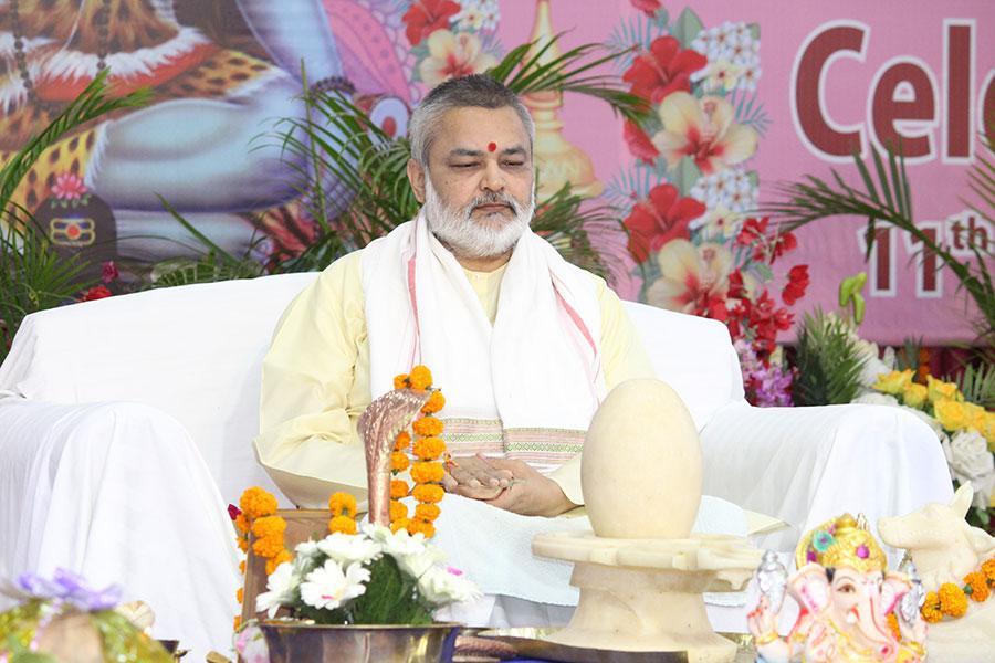 Pujya Brahmachari Girish Ji performing Sankalpa during Shri Maha Rudrabhishesk celebration.