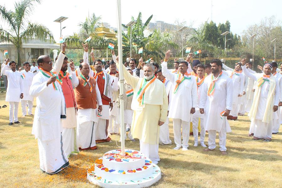 Pujya Brahmachari Girish Ji hoisted National Flag at Brahmanand Saraswati Ashram Bhopal, on the auspicious occasion Republic Day Celebration 26 January 2021.