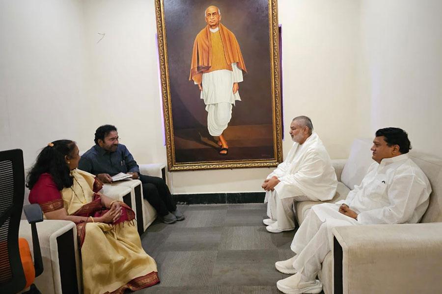 Brahmachari Girish ji with Mrs. Vasanthy Parasuraman and Shri Ramdev has met and presented his new book 