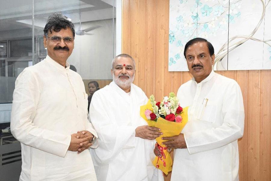 Brahmachari Girish Ji with Shri Ved Prakash Sharma, met former union minister, present Member of Parliament from Noida and Head of famous Kailash Hospital in Noida Respected Dr. Mahesh Sharma Ji.