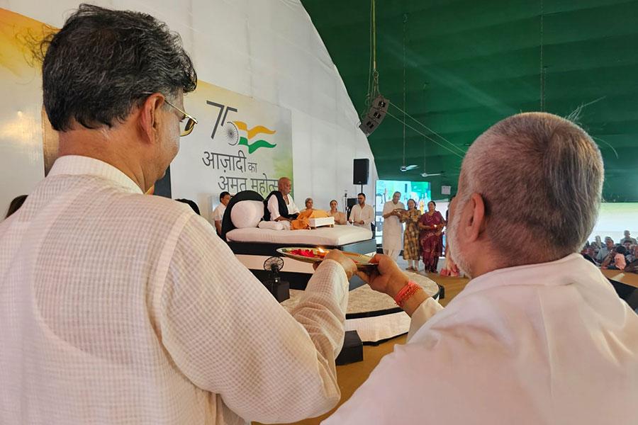 Brahmachari Girish Ji with Shri Ved Prakash Sharma, Shri Shrikant Agasty, Shri Ramdev Dubey got a chance to have darshan of Pujya Sant and world renounced Katha Vachak Shri Murari Bapu Ji and listening live Shriram Katha.