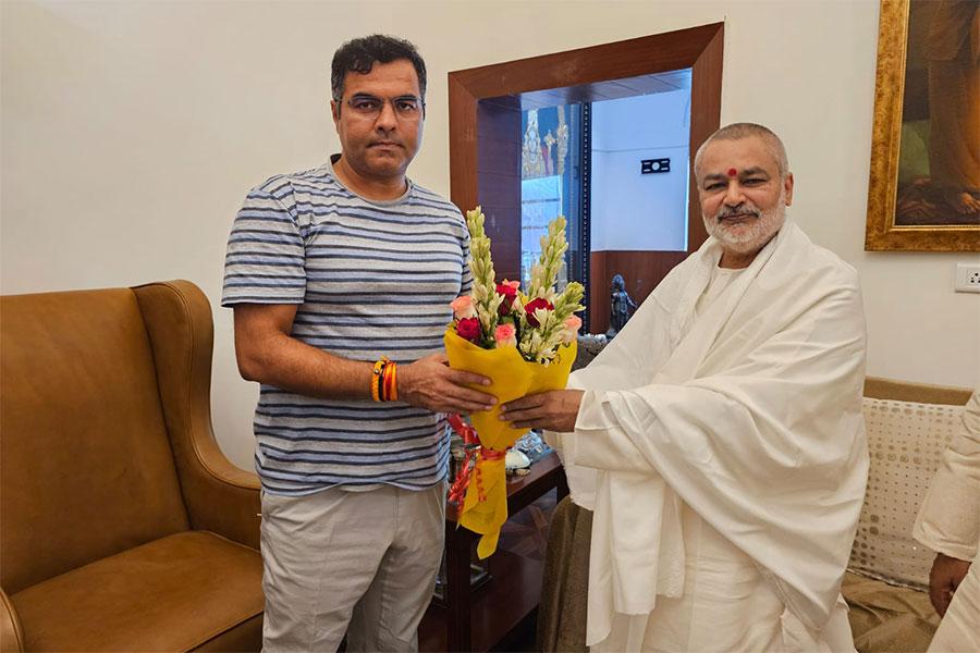 Brahmachari Girish Ji with Shri Ved Prakash Sharma met with present Member of Parliament from West  Delhi Respected Shri Pravesh Verma Ji.  