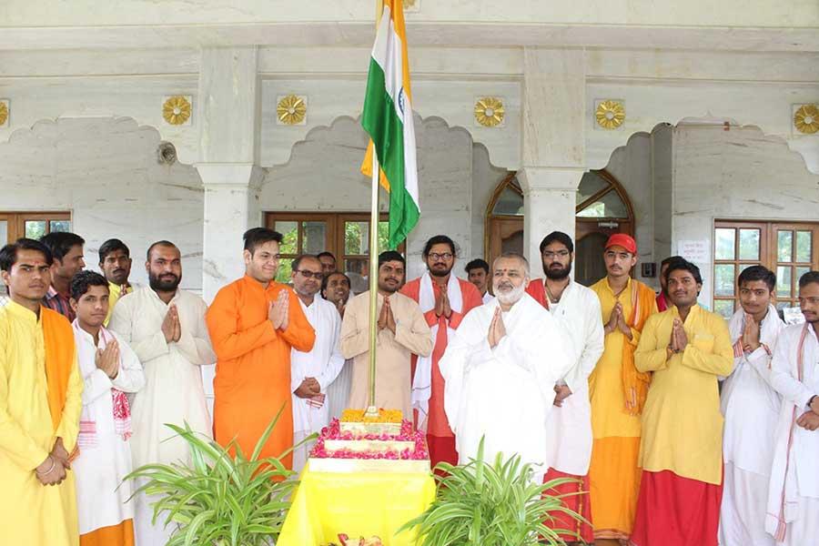Brahmachari Girish Ji has hoisted national flag today in presence of Vedic Scholars and staff on the auspicious occasion of Independence Day at Gurudev Brahamanand Saraswati Ashram, Bhopal.