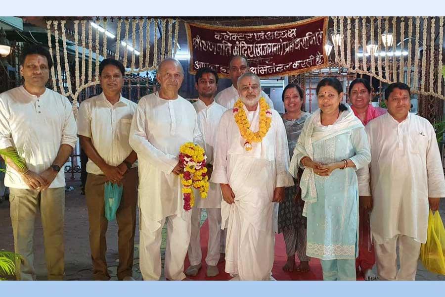 Fortunate to visit famous Shri Khajrana Ganesh Ji at Indore with a group of National Directors of MVM Schools Group and prayed for the well-being of all Maharishi Global Family Members. Had nice darshan and performed Puja. Also had nice darshan of Devi Mata.