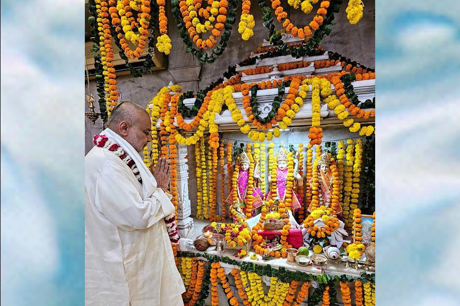 विजयादशमी के शुभ अवसर पर श्री रामदरबार मंदिर, महर्षि वेद विज्ञान विद्यापीठ परिसर भोपाल में भव्य पूजन हुआ।