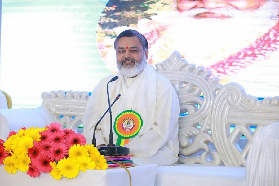 Brahmachari Girish Ji addressing audience during Maharishi Birth Centenary Celebration at Shoranur