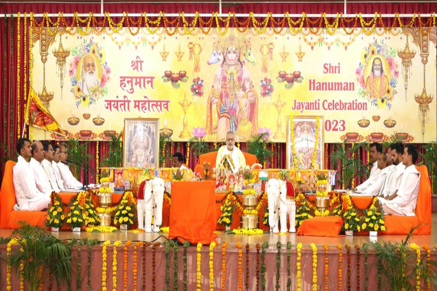 Shri Hanuman Jayanti was celebrated in all Maharishi Organisations today. Puja was performed by Brahmachari Girish Ji with Maharishi Vedic Pandits in auspicious muhurat. Blessings of Shri Hanuman Ji was seeked for the well being of the world family.