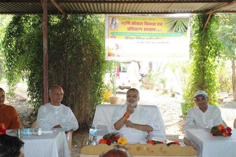 5 days Maharishi Vedic Organic Agriculture Training Programme was organised by Maharishi Institute of Skill Development and Training at Keerat Nagar, Bhojpur area for farmers. Prof. I S Huda, a senior scientist from Hissar Haryana has conducted the programme with local faculty.