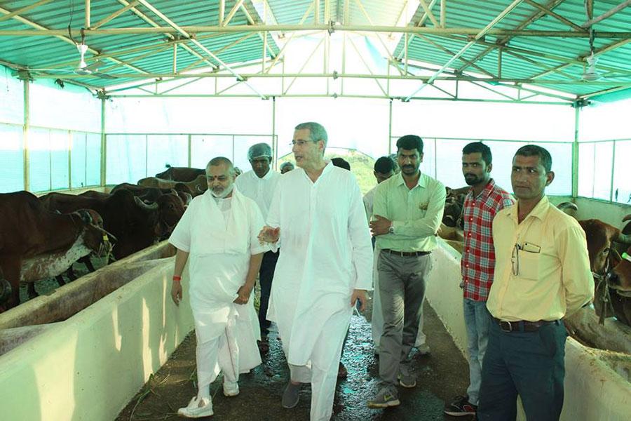 Raja Dr. Harris Kaplan has visited Maharishi Gaushala and Training Centre at Bhopal on 19th September 2018 with Brahmachari Girish Ji.