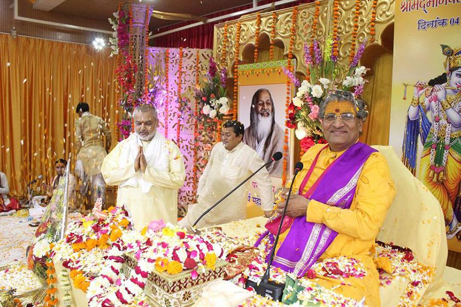 Brahmachari Dr. Girish Ji showered with flowers at Last Day - Katha Vishram Day of Shrimad Bhagwat Katha Amrit Pravah organised at Maharishi Utsav Bhawan of Gurudev Brahmanand Saraswati 