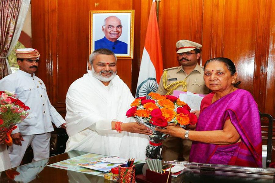 Brahmachari Girish Ji, Prof. Bhuvnesh Sharma, Shri V R Khare and Pro. Nilimp Tripathi met Her Excellency The Governor of Madhya Pradesh and briefed on Maharishi ji