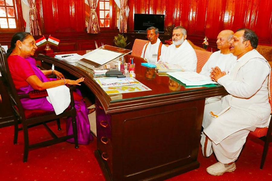 Brahmachari Girish Ji, Prof. Bhuvnesh Sharma, Shri V R Khare and Pro. Nilimp Tripathi met Her Excellency The Governor of Madhya Pradesh and briefed on Maharishi ji