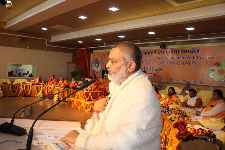 Brahmachari Shri Girish Ji - Chancellor of Maharishi Mahesh Yogi Vedic Vishwavidyalaya, Madhya Pradesh is delivering key note address during Maharishi Birth Centenary Year Fulfillment Celebration held on 11, 12 and 13 January 2018 at Bhopal. 