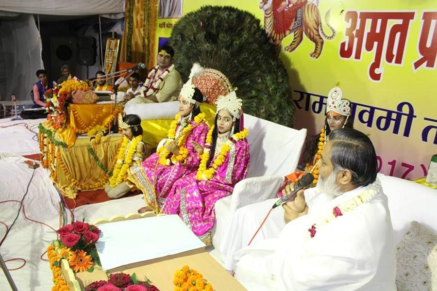 Brahmachari Girish Ji is addressing on the occasion of Shri Ram Navmi Celebration at Bhopal.
