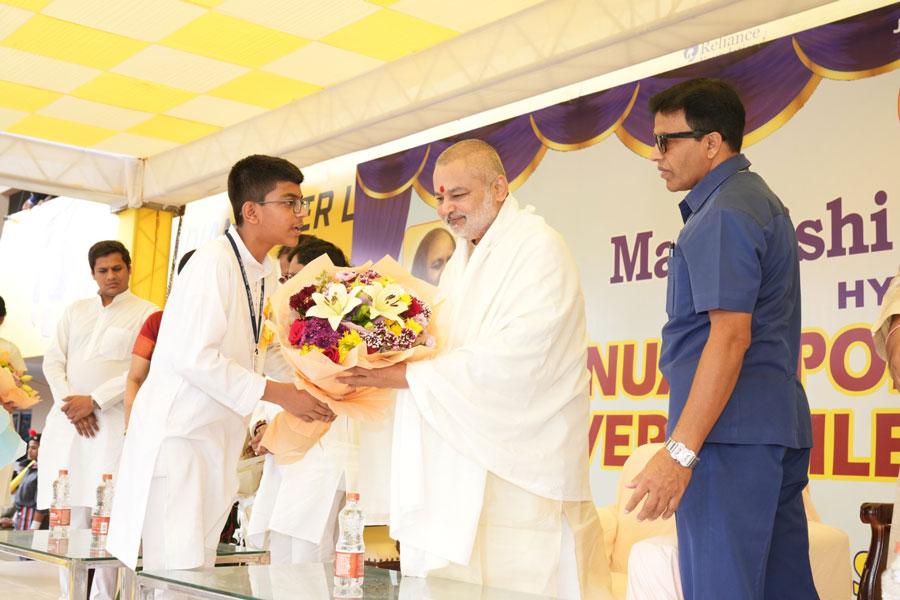 MVM Hyderabad student welcoming the Hon'ble Chairman with a bouquet of flowers at GMC Balayogi Athletic Stadium, Gachibowli, Hyderabad.