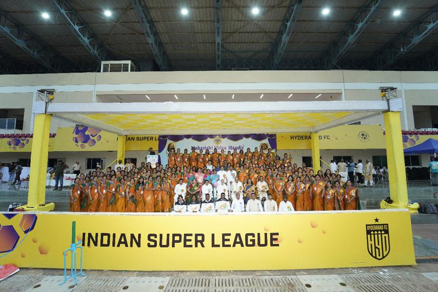 Group photo Maharishi Vidya Mandir Principal. Teachers and staff with Hon'ble Chairman Brahmachari Dr Girish Chandra Varma Ji with National Directors.