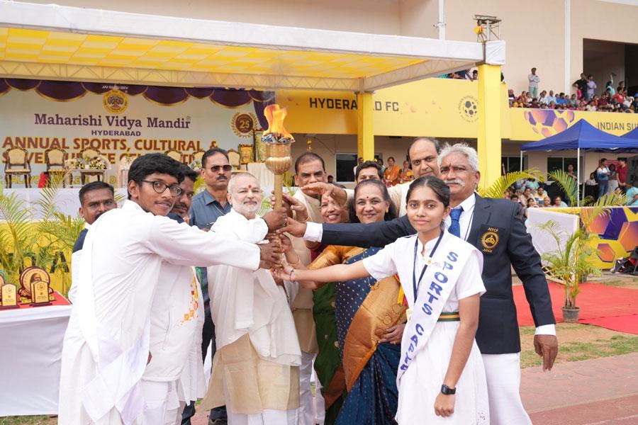 The program commenced with lighting of the lamp by the Chief Guest Brahmachari Dr Girish Chandra Varma Ji, Hon'ble Chairman of Maharishi Group of Institutions, along with the Principal of the school Mrs. Vasanthy Parasuraman and Directors of Maharishi Vidya Mandir Schools Group.