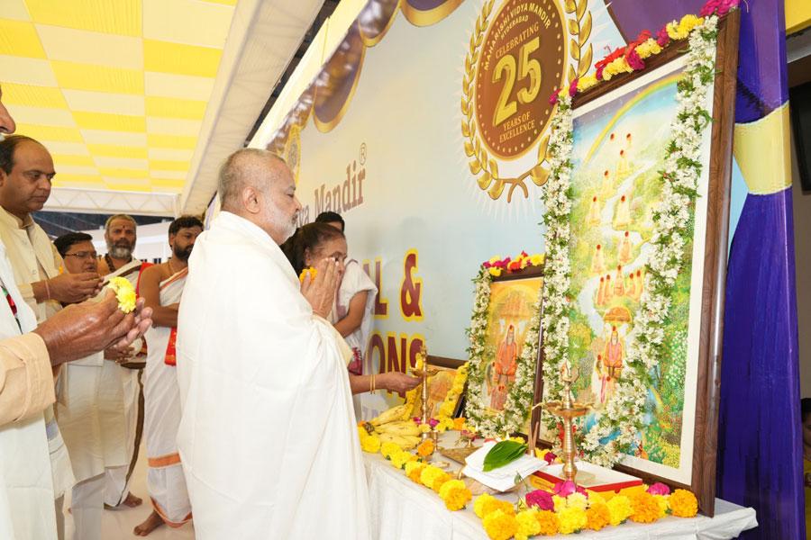 Hon'ble Chairman Brahmachari Girish Ji performing Shri Guru Pujan along with the Principal Mrs Vasanthy Prasuraman and Directors of Maharishi Vidya Mandir Schools Group.