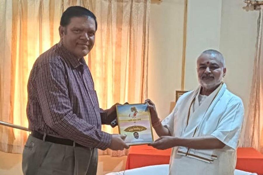 Brahmachari Girish Ji has presented his book 