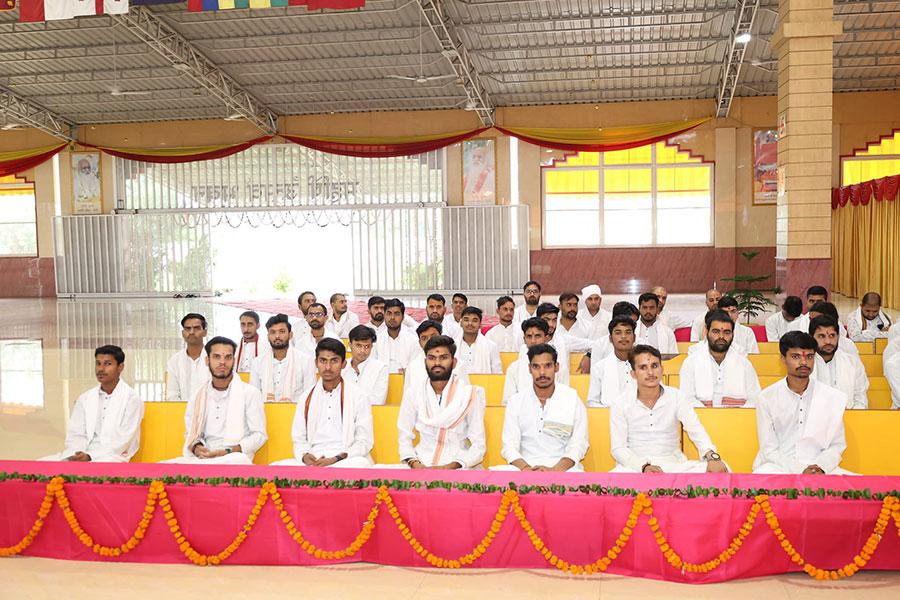 Brahmachari Girish Ji has performed Maharudrabhishek with 121 Maharishi Vedic Pundits today on third Shravan Somvar (Monday) at Gurudev Brahmanand Saraswati Ashram Bhopal.