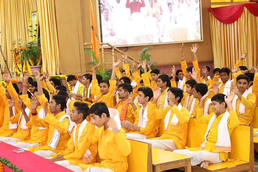 Brahmachari Girish Ji has performed Maharudrabhishek with 121 Maharishi Vedic Pundits today on third Shravan Somvar (Monday) at Gurudev Brahmanand Saraswati Ashram Bhopal.