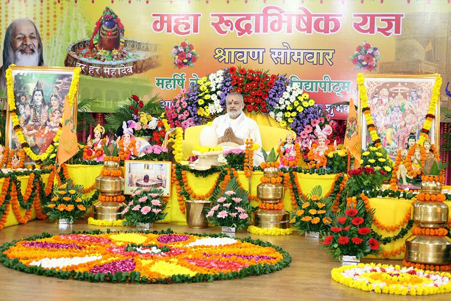 Brahmachari Girish Ji has performed Maharudrabhishek with 121 Maharishi Vedic Pundits today on fifth and last Shravan Somvar (Monday) at Gurudev Brahmanand Saraswati Ashram Bhopal. 