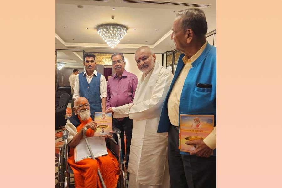 Brahmachari Girish Ji has presented his book  to one of the top Vedic scholars of India Acharya Shri Vasantrao Gadgil ji, living at Pune, having age of 95 years. Acharya Ji specially came to bless Girish Ji in the meeting of Vedic Scholars.