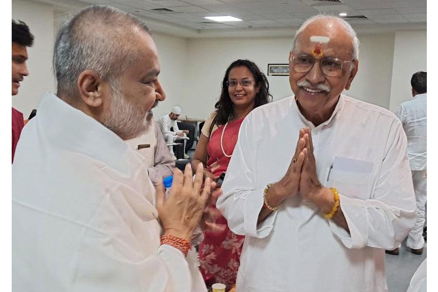 The release of the third edition of the commentary on the four Vedas in Hindi, written by Shripad Damodar Satwalekar ji, Veda Vidya Martand Brahmachari Girish ji also participated in this event and had a meaningful discussion with many Vedic Scholars present on the propagation and preservation of Veda Vidya.