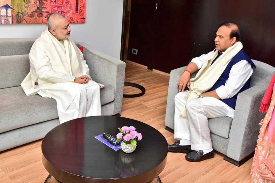 Brahmachari Girish ji and delegation members also met Hon'ble Chief Minister of Assam Shri Himanta Biswa Sarma. Brahmachari Girish Ji has briefed him with all Maharishi Ji's world wide programmes and specially on TM and establishing large groups of TM Siddhi practitioners.