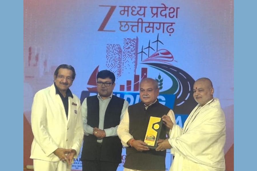 Ved Vidya Martand Brahmachari Girish Ji, Chairman of Maharishi Group of Educational Institutions has participated in summit organized by Z TV MP and CG on the topic Building New India.With Z TV team, Brahmachari Girish Ji honoured the Chief Guest Honourable Speaker of MP Legislative Assembly Shri Narendra Singh Tomar Ji.
