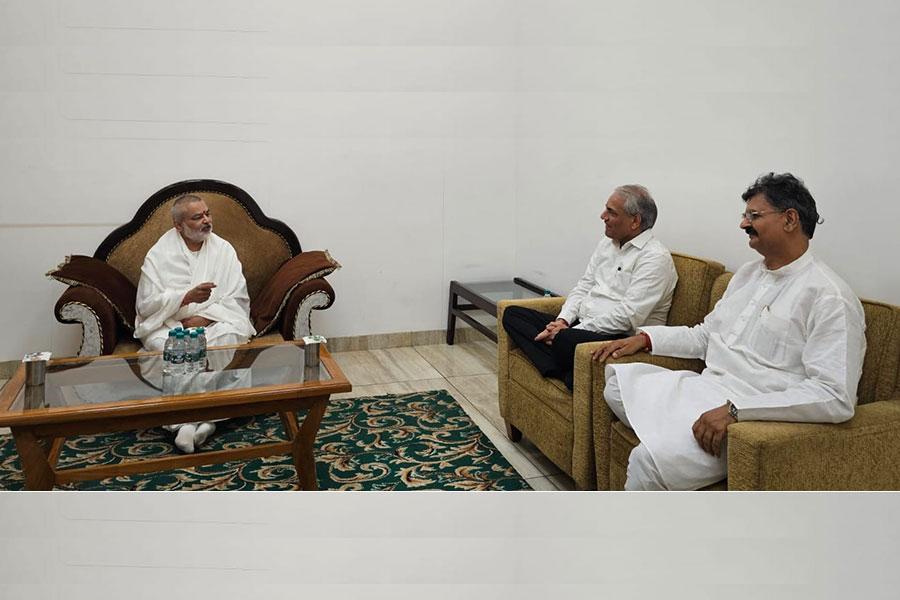 Brahmachari Girish Ji met Honorable Shri Pramod Joshi, CEO of Aastha Adhyatmic TV Channel. Both of them had a deep discussion on the current need for spiritual development in the Indian collective consciousness.	