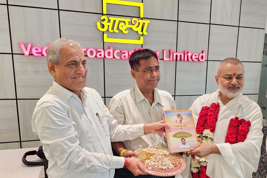 Brahmachari Girish Ji met Honorable Shri Pramod Joshi, CEO of Aastha Adhyatmic TV Channel. Both of them had a deep discussion on the current need for spiritual development in the Indian collective consciousness.	