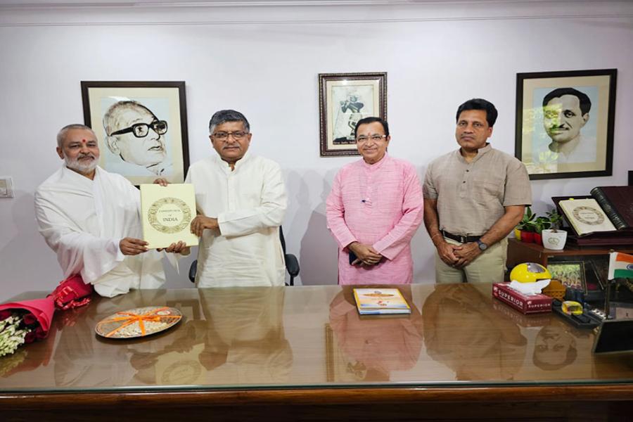 Brahmachari Girish Ji met Honorable Shri Ravi Shankar Prasad Ji, former Union Minister, Present Member of Parliament and a very senior Lawyer of Supreme Court of Bharat.	