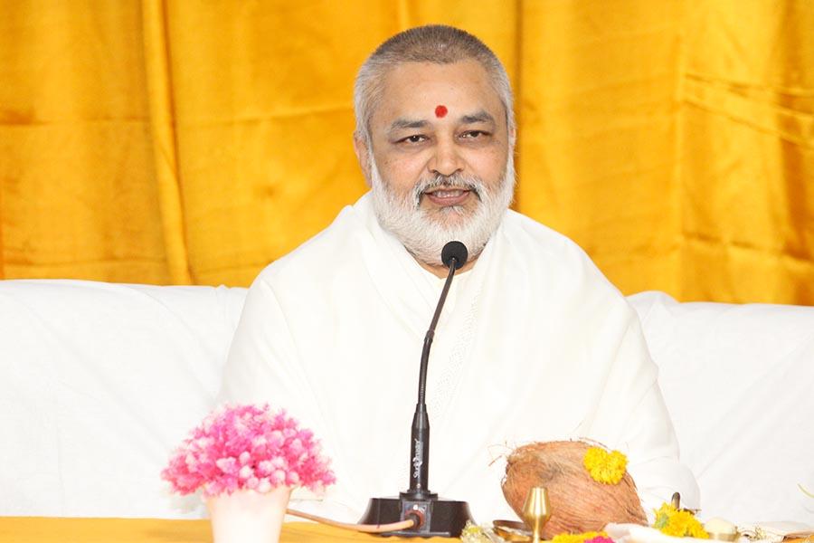 Pujya Brahmachari Girish Ji addressing the audience on the occasion of celebration of International Mother's Day organised by Sahasra Sheersha Devi Mandal (unit of Maharishi World Peace Movement) at Maharishi Vedic Sanskritik Kendra Bhopal.