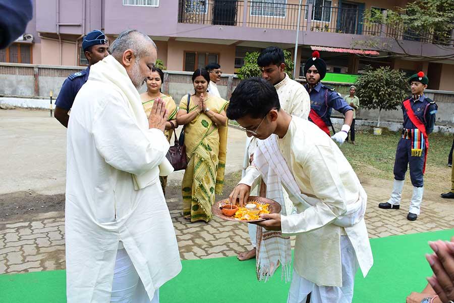 Brahmachari Girish Ji being welcomed at Maharishi Vidya Mandir Lalmati Guwahati.