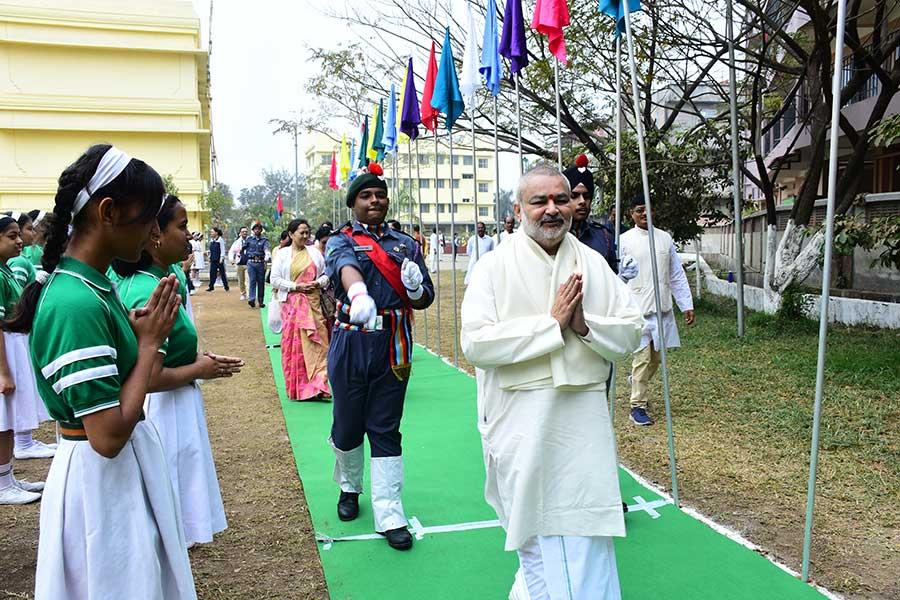Brahmachari Girish Ji being welcomed at Maharishi Vidya Mandir Lalmati Guwahati.