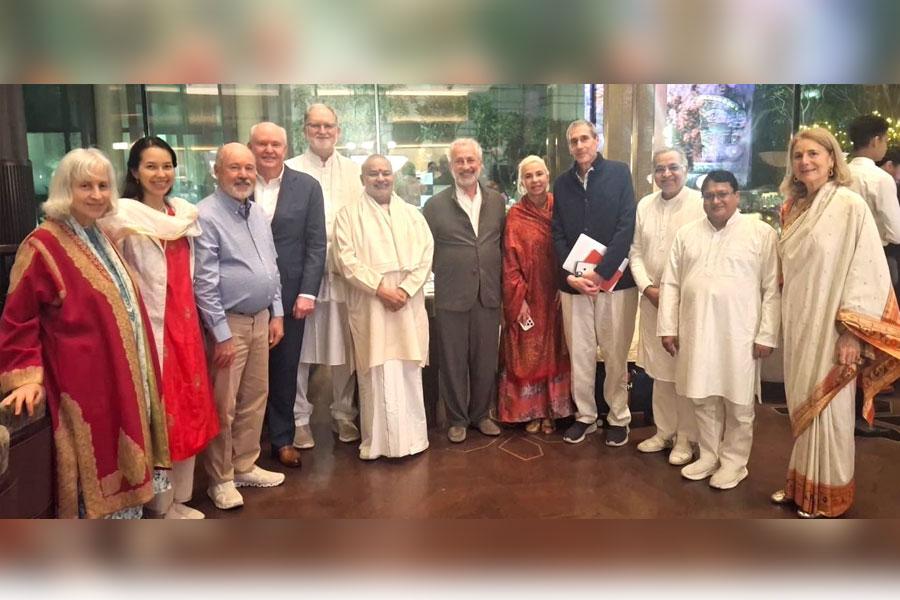 Ved Vidya Martand Brahmachari Girish Ji, Chairman of Maharishi Group of Educational Institutions have met Dr. Tony Nadar, Chief Administrator of Global Country of World Peace with some other international members of delegation. 