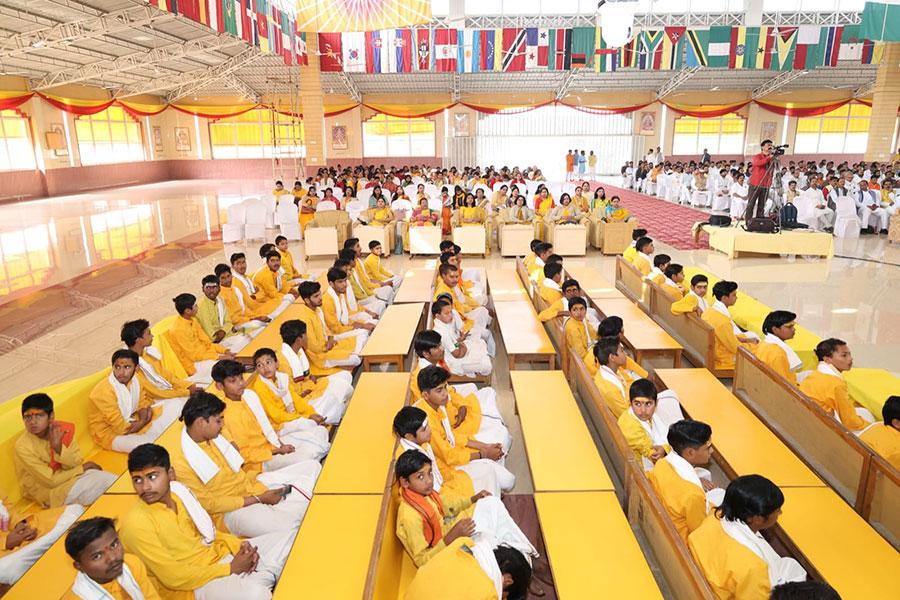 Vasant Panchmi Utsav was arranged with puja of Maha Saraswati at Gurudev Brahmanand Saraswati Ashram Bhopal in divine presence of Brahmachari Girish Ji. All branches of Maharishi Organisation also celebrated Vasant Panchmi.