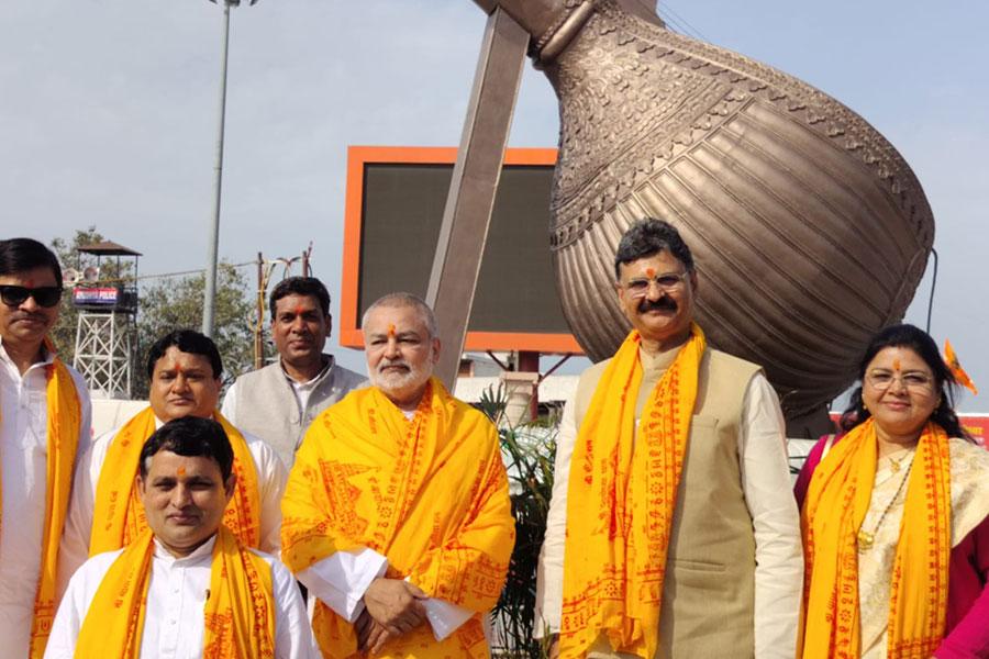 Brahmachari Girish Ji visited Veena Chowk in Ayodhya Ji, built in memory of legend singer Lata Mangeshkar Ji.