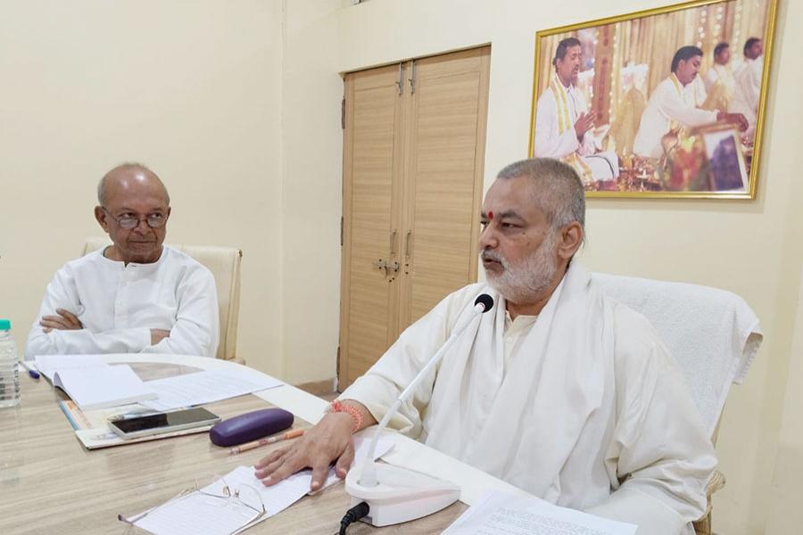 A planning session was organised with senior Vaidyas, Professors and Experts of Ayurveda at Bhopal to create disease free society, the divine wish of His Holiness Maharishi Mahesh Yogi Ji.